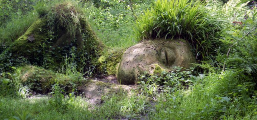 Susan Hill'in, "Çamur Hizmetçi (The Mud Maid)" isimli heykeli.