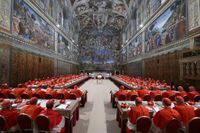 ローマ教皇選挙、初日は決まらず－システィーナ礼拝堂から黒い煙