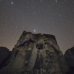Taştan Aslanlar Üzerinde Mars, Ülker ve Andromeda