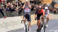 Mathieu Van Der Poel Wins Milano-Sanremo 2025 After Tadej Pogacar Blitz - FloBikes