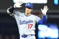 「マーリンズなんてクソくらえ！」大谷翔平、腰振りダンスで敵ファンの“ユニを脱がせた”瞬間が話題！「こりゃ面白い」「また信者増やしてもうた～」（THE DIGEST） - Yahoo!ニュース