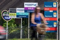 Average UK Mortgage Rate Is Below 5% for First Time Since Truss