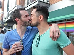 Neden erkekler, erkekler ile evleniyor?