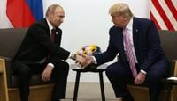 Путин вряд ли пойдет на условия Трампа — Россия будет торговаться по максимуму, — Потапенко  - Freedom