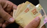 Pagamento do décimo terceiro movimenta R$ 320 bilhões em 2025 com prazos antecipados