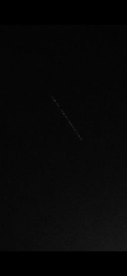 Yaklaşık yarım saat önce gördüğüm, birbirini takip eden bu cisimler nedir?