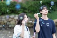 추영우♥신시아, 찐 데이트 아냐? 기억 빼고 다 남은 '오세이사' [오승현의 팝콘로그]