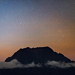 Halley Kuyruklu Yıldızı SWAN Kuyruklu Yıldızı’na Karşı