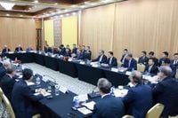 LVS boss among U.S. business leaders in meeting with China Premier Li Qiang - GGRAsia