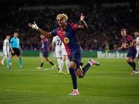 Lamine Yamal, de los gestos de dolor en la entrada en calor a ser el goleador más joven de la Champions League