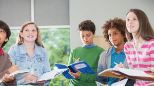 Burlingame High Converts Library Into Social Space Amid Declining Book Checkouts