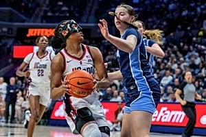 UConn Huskies Dominate Villanova As Legends Return Home