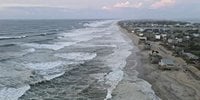Erin begins to strengthen as massive waves, rip currents close East Coast beaches: 'A great risk of death'