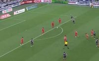 ¡Bombazo de afuera del área! Nelson Deossa marcó un golazo para empatar el duelo de Rayados vs. Toluca