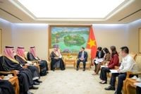 الخريف يبحث توسيع التعاون الصناعي مع فيتنام