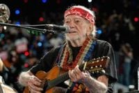 WILLIE NELSON HAS NO PLANS TO RETIRE