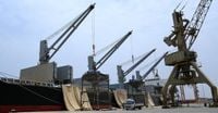Israel Strikes Houthi Sites at Hudaydah Port amid Gaza City Assault