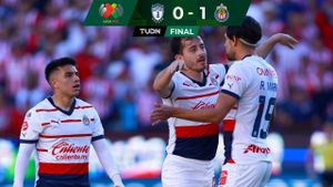 Chivas Claims Narrow Victory Over Pachuca, 2-1