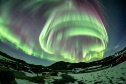 İzlanda Üzerinde Girdap Aurora