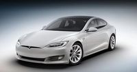 Tesla теряет популярность: цены на б/у электромобили стремительно падают