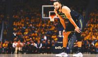 Steph Curry will have MRI on hamstring after leaving Warriors' win over Wolves