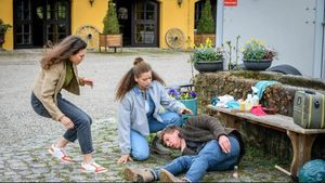 Maxi Collapses As Drama Unfolds On Sturm Der Liebe