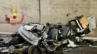 Incidente a Pusiano, due morti e cinque feriti nella galleria sulla provinciale 639. Le vittime hanno 42 e 43 anni