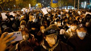 China Confronts Social Unrest Amid Economic Crisis