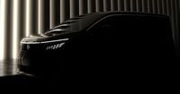 日産「エルグランド」の次期型はどんなデザイン? 一部公開