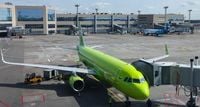 Авиакомпании в России массово задерживают и отменяют рейсы