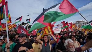 Italy Grinds To A Halt As Strikes Back Gaza Protesters