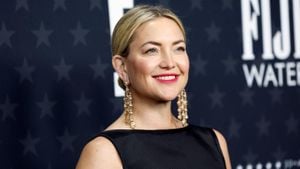 Kate Hudson Discusses Mixed Feelings About Rom-Com Queen Title