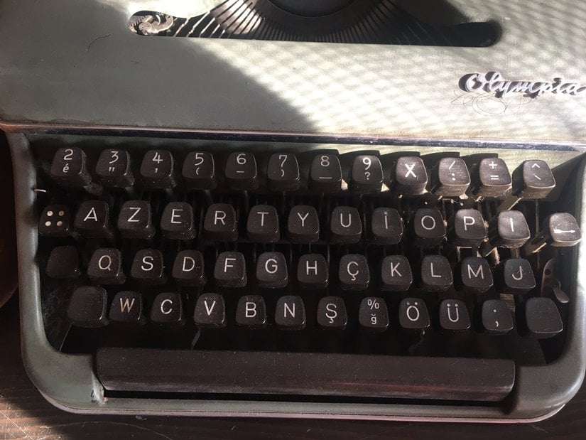 Okurlarımızdan birinin hatıra daktilosu... Henüz 0 ve 1 sayıları eklenmemiş.