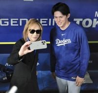 ＹＯＳＨＩＫＩと佐々木朗希が試合前に言葉交わす…第１戦で日米国歌演奏 - スポーツ報知