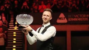 Judd Trump Defends Title As German Masters Snooker Tournament Begins