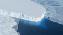 Antarktika'nın Thwaites Buzulu Hızla Eriyor: Küresel Deniz Seviyesi Tehdidi.