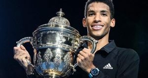 Auger-Aliassime Survives Controversial VAR Drama To Advance