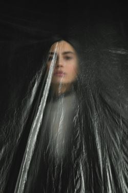 Sizce bilinç, beyin olarak adlandırdığımız organın anılarımızdan yararlanarak inşa ettiği bir illüzyondan ibaret olabilir mi?