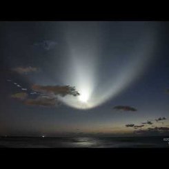 SpaceX Crew-2 Fırlatmasından Uzayda İz ve Tüy Bulutu