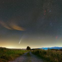 NEOWISE Kuyruklu Yıldızı ve Bulutsu