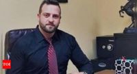 'Treated me like a criminal': US man says border agents detained him and his wife at Canada border - The Times of India
