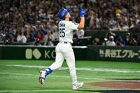 ドジャースのエドマンが2025年シーズン1号アーチ！　左翼スタンド上段への特大弾で佐々木朗希を援護 – BASEBALL KING