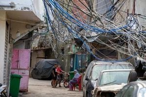Lebanon Begins Disarming Palestinian Camps Amid Tensions