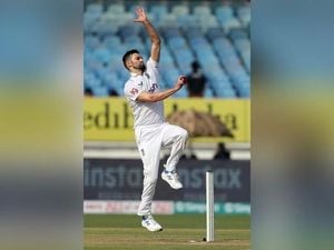 England Shake Up Ashes Squad With Pace Gamble And Leadership Change