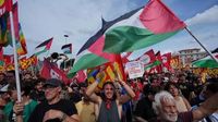Thousands of workers across Italy go on strike in solidarity with Gaza