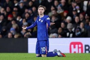 Chelsea Face Arsenal With Injury Doubts Clouding Cup Clash