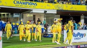 Chennai Super Kings Dominate Early Against Mumbai Indians