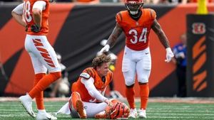 Bengals Rally Past Jaguars As Burrow Exits Injured