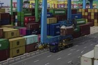 China's exports to US dropped 33% in August