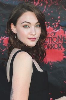 Violett Beane